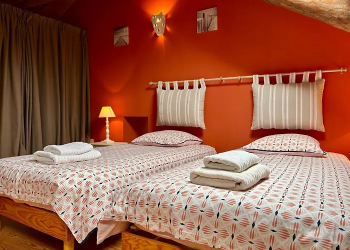 Gîte familial restauré avec jardin clos, équipements bébé, animaux acceptés, proche St-Julien-Chapteuil - FR-1-582-296