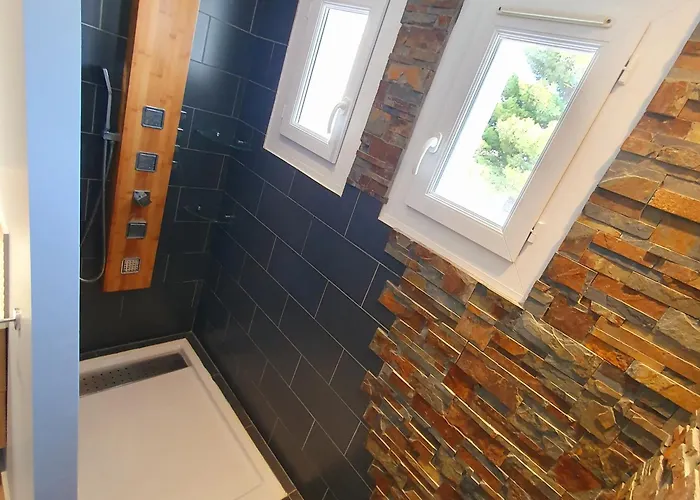 Joli haut de villa 3 chambres climatisé avec jacuzzi