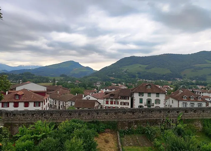 Auberge: Auberge du Pèlerin- Auberge de charme en pierre avec vue sur les montagnes