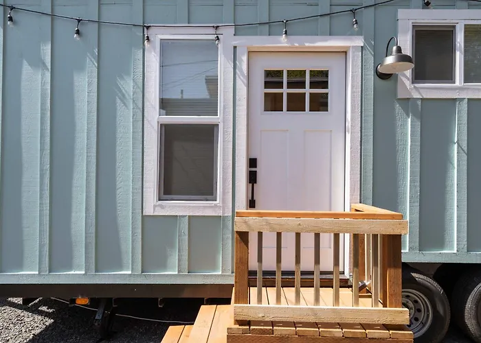 Stay Portland - The Tiny Farmhouse On Alberta