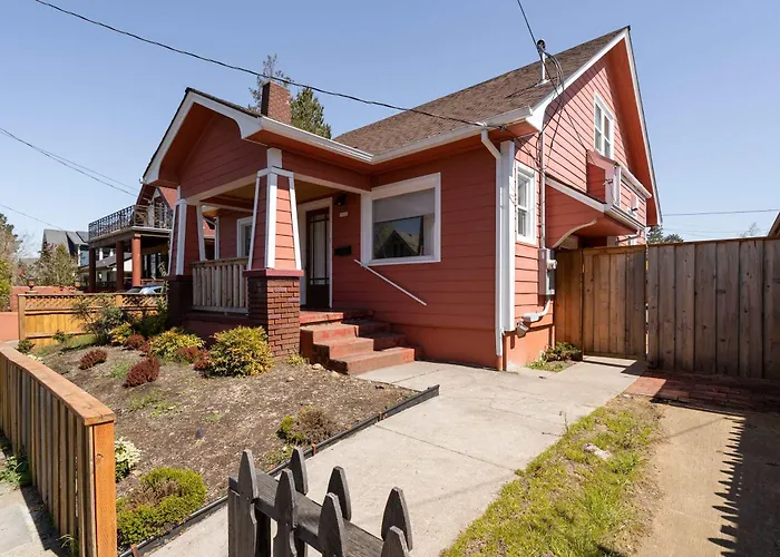 Stay Portland - The Tiny Farmhouse On Alberta