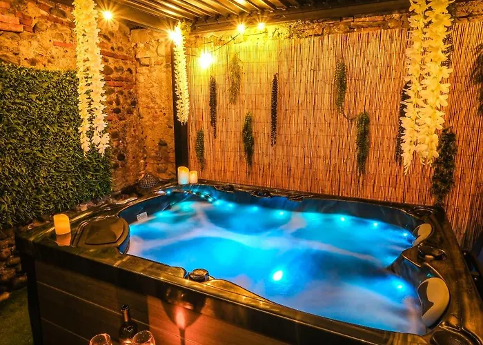 Loveroom La Villa Lova avec spa privé et pièce secrète