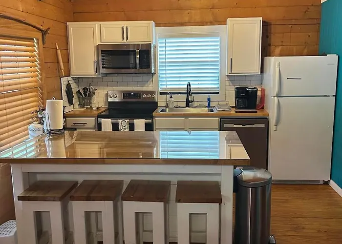 Honeycomb Hideouts Bearly Beehavin Cabin