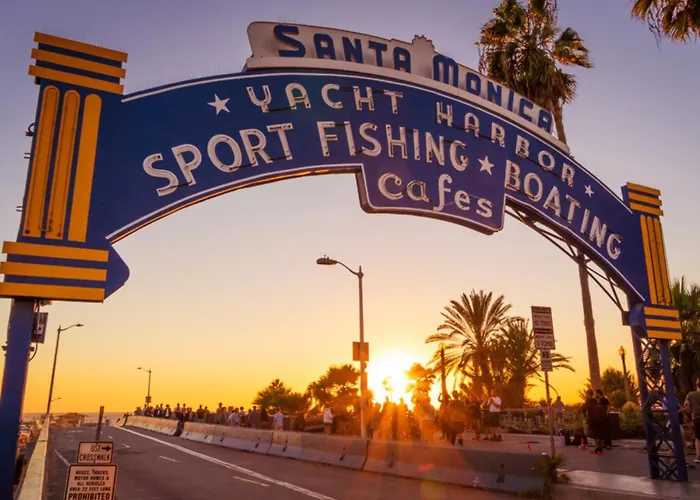 Hotel near College: Orange Hostel