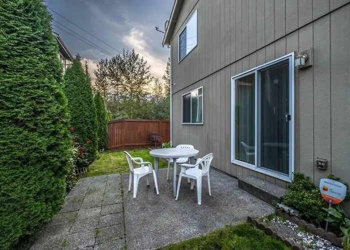 Serene Craftsman Near Boeing Everett