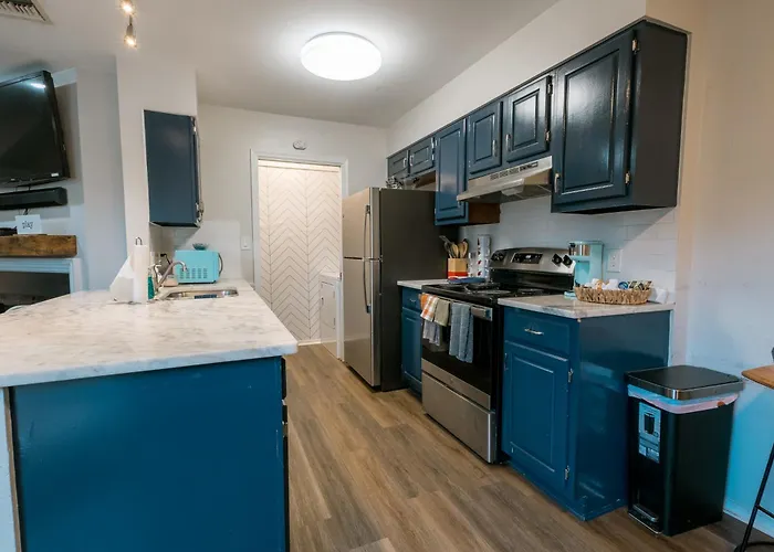 3 Bed Townhouse With King Bed Mins From Downtown
