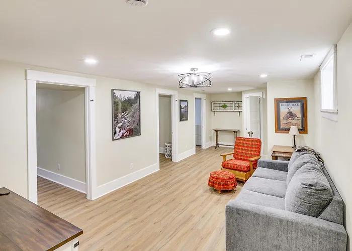 1 Mi To Pendleton Round-Up: Historic 'Elnor' Home