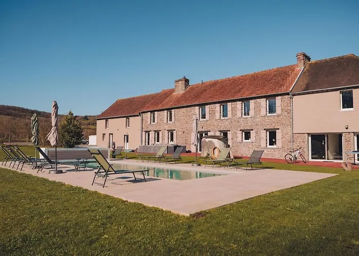 Gîte de charme -14 personnes - piscine chauffée - Clécy