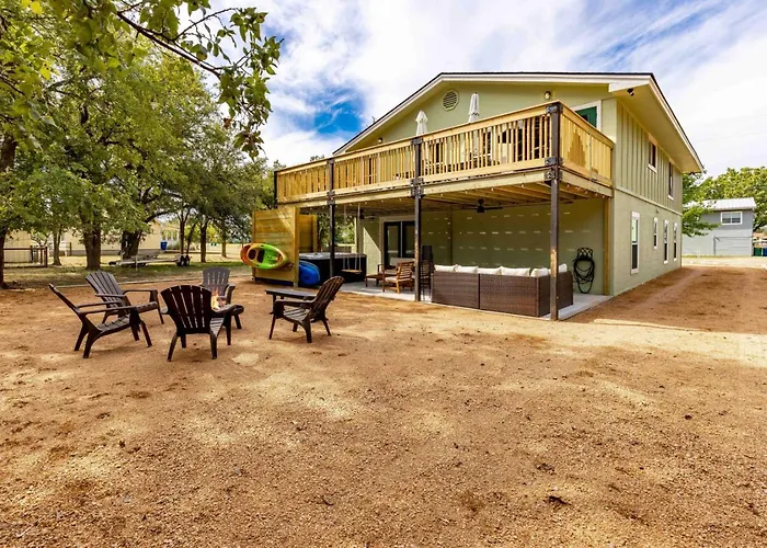 300 Steps From Lake Hot Tub Fire Pit Game Room
