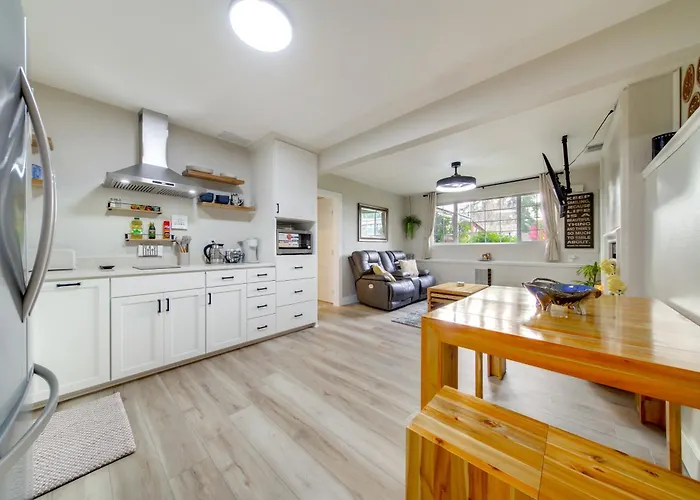 'The Silverlake Hideaway' - Chic Everett Adu