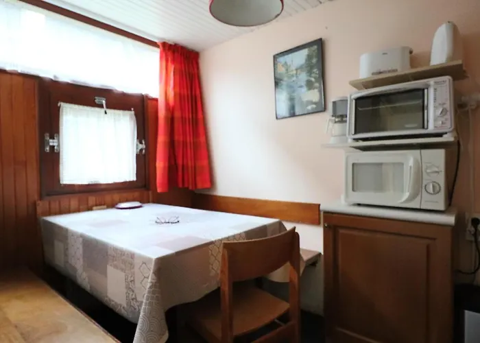 Charmant Duplex 4 Pers. avec Parking Privé à Murat-le-Quaire - FR-1-858-9