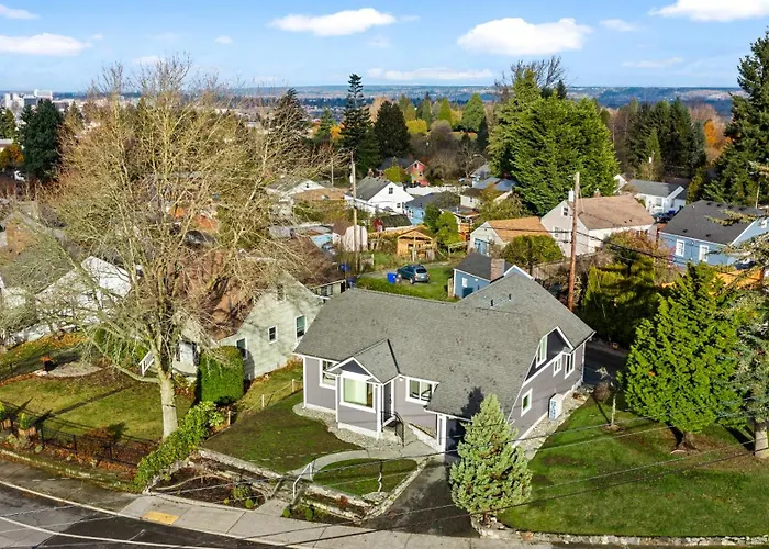 Sunny 3Br Retreat Near Everett Waterfront