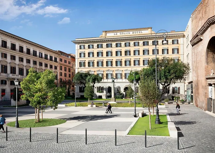 Pet Friendly hotel: The St. Regis Rome