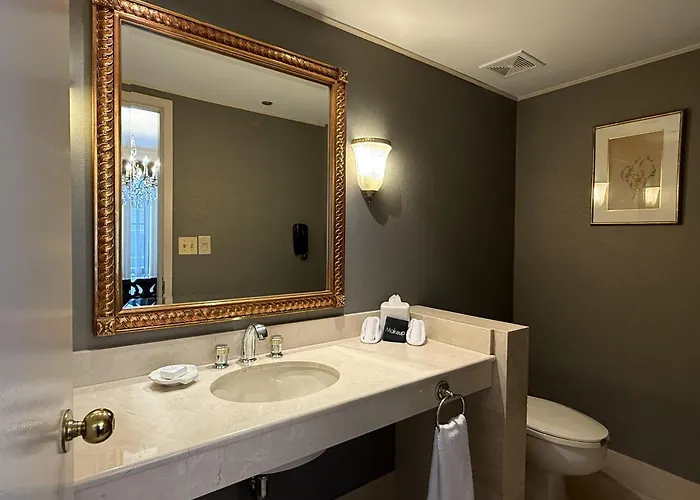 Pet Friendly hotel: The Whitehall Hotel - BW Premier Collection