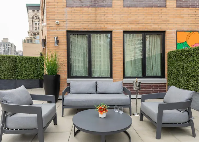 Pet Friendly hotel: Broadway Plaza Hotel