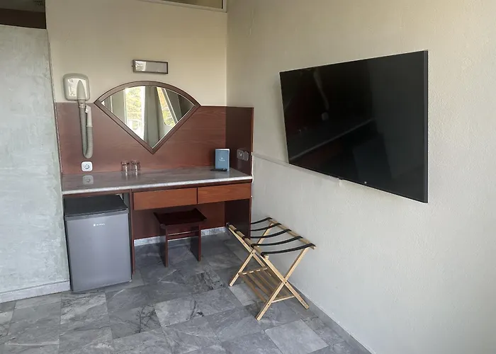 Hotel with pool: Rodon Hotel