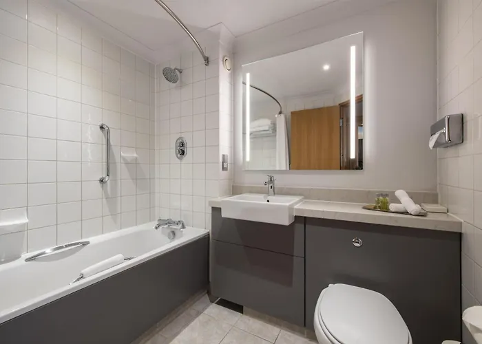 Pet Friendly hotel: Doubletree By Hilton Swindon Hotel