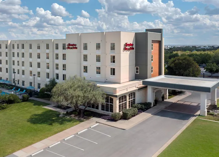 Hampton Inn & Suites- Airport