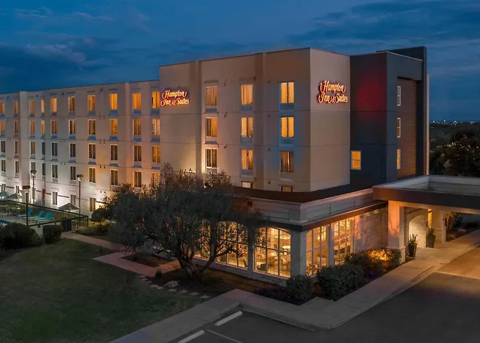 Hampton Inn & Suites- Airport