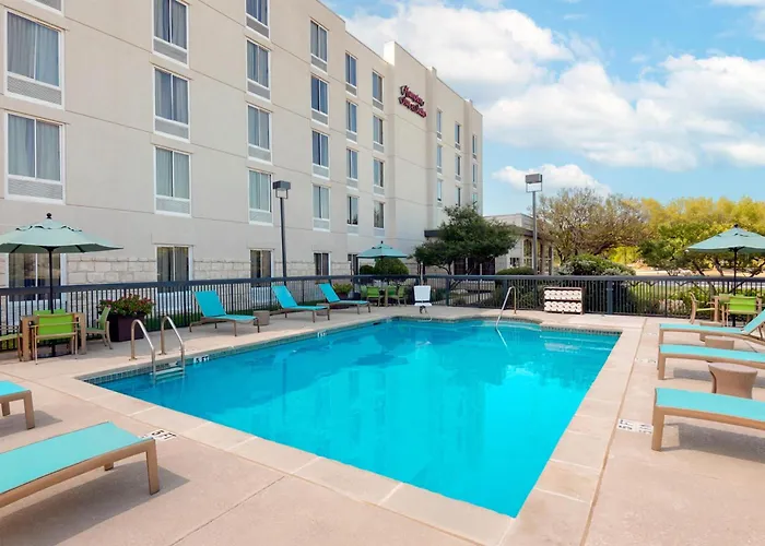 Hampton Inn & Suites- Airport