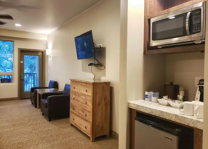 Driftwood Lodge