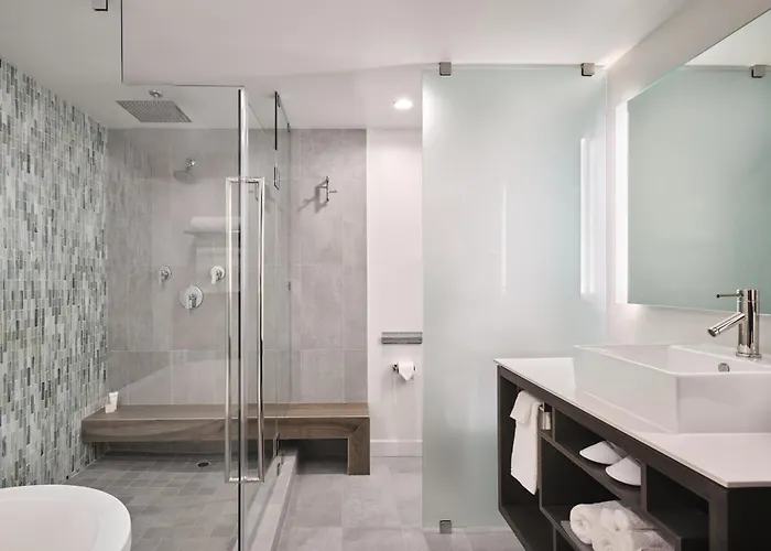 Sunset Marquis Hotel