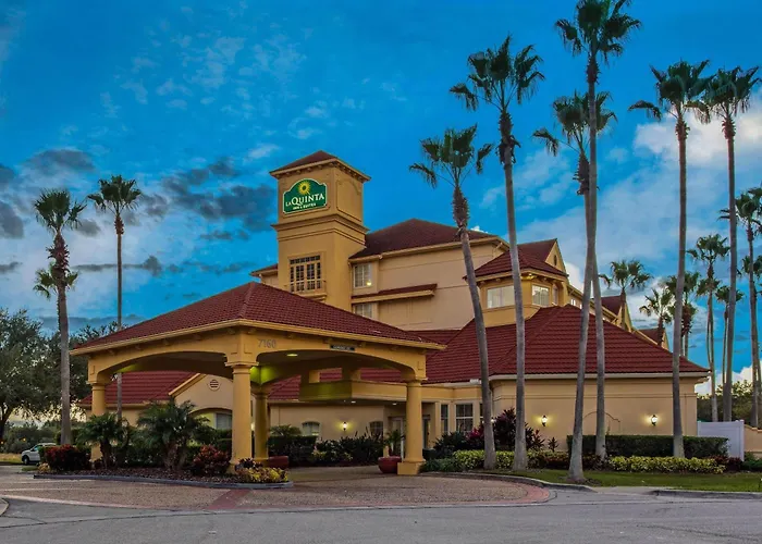 Airport Hotel: La Quinta By Wyndham Orlando Airport - On Property Food Trucks & Free Airport Shuttle!