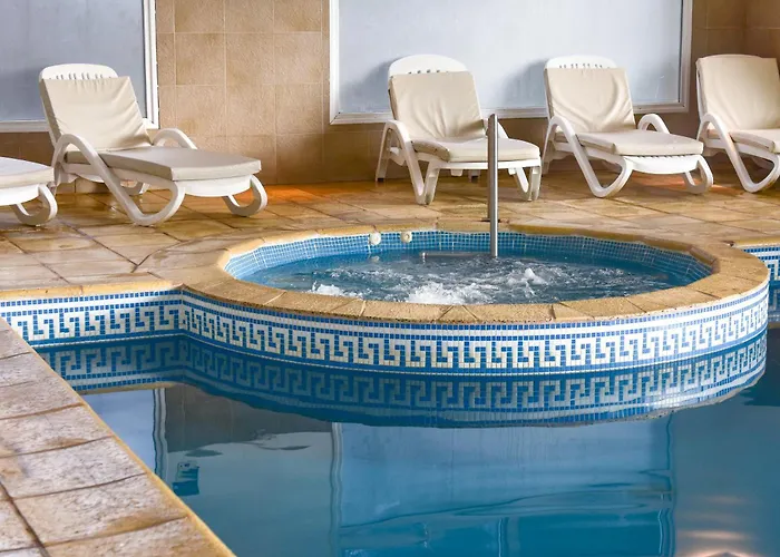 Hotel con piscina: Huinid Pioneros Hotel