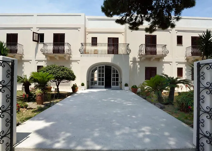 Hotel Con Piscina Corallo