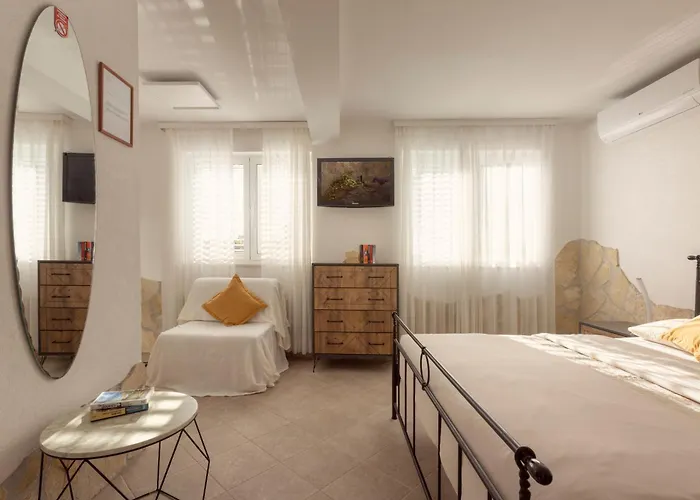 Hotels with pool Bed And Breakfast Villa Klaic