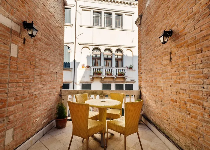Casa Dei Pittori Venice Apartments