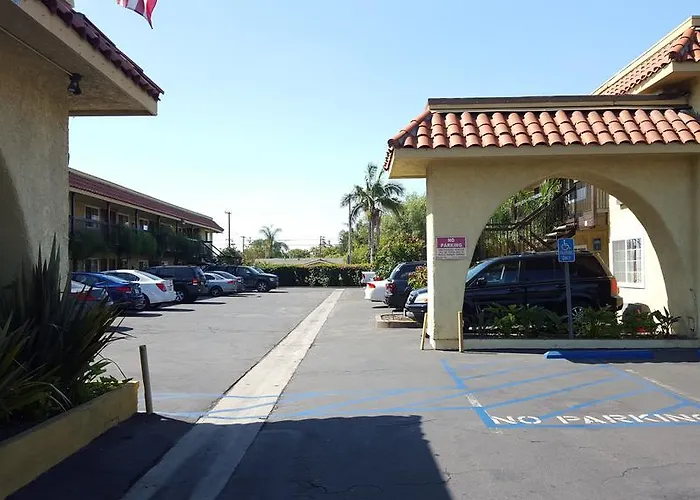 Anaheim Astoria Inn & Suites