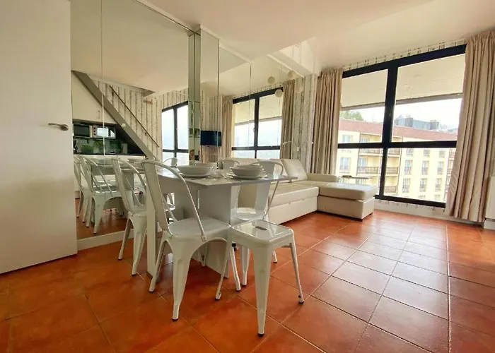 Hotel cerca del colegio: Apartamentos GHM Gorbea Suites