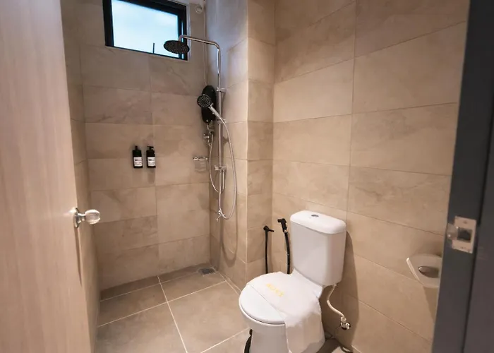 Cheap hotel: Roxy Hotel 3Rd Mile