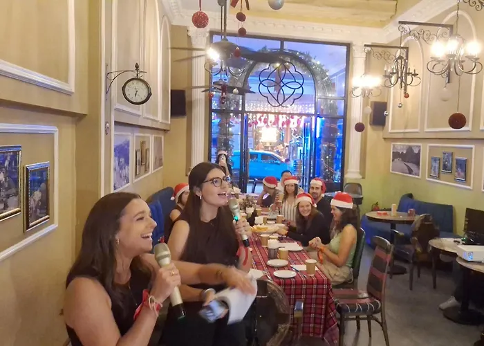 Hotel near College: Little Charm Hanoi Hostel