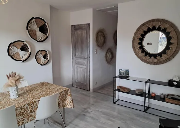 La maison de Manon, 4-5personnes, 75m2, centre village, jardin et wifi