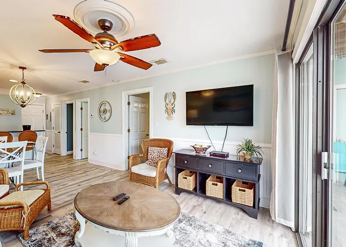 Hotel near College: Romar Beach 205