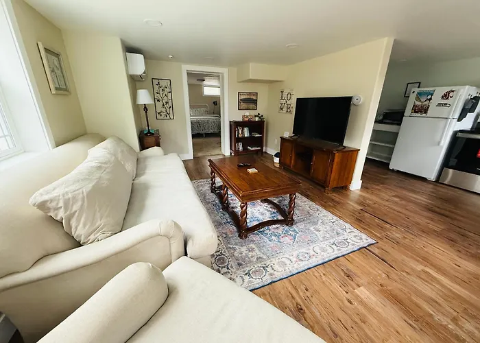 State Street Cottage, Suite 1