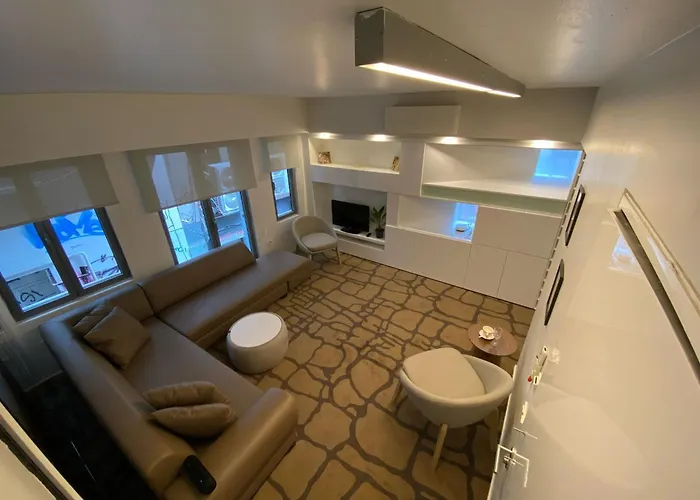Cheap hotel: West Palace