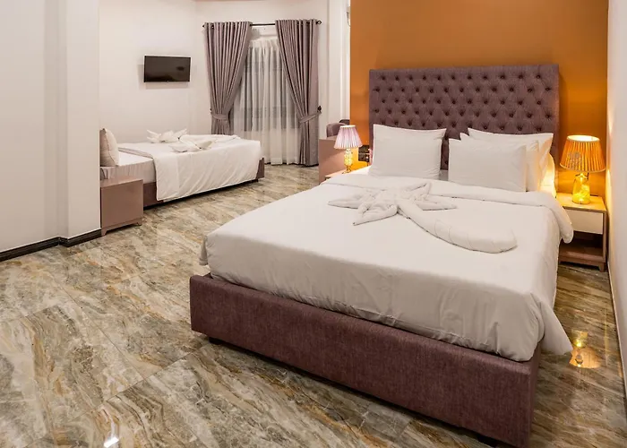 White Land City Hotel