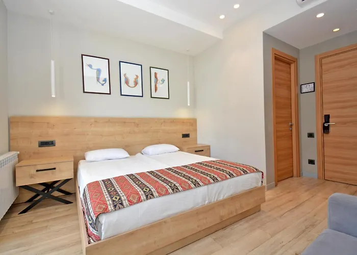 Andor Hotel
