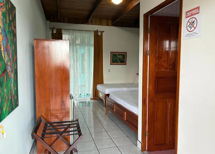 Hostel: Arenal Poshpacker Boutique Urban Tropical Hotel