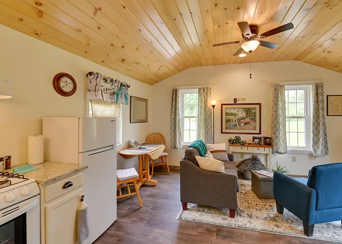 Quiet Country Escape: Fire Pit, Fish On-Site!