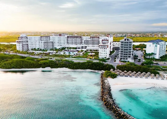 Beach hotel: Embassy Suites By Hilton Aruba Beach Resort