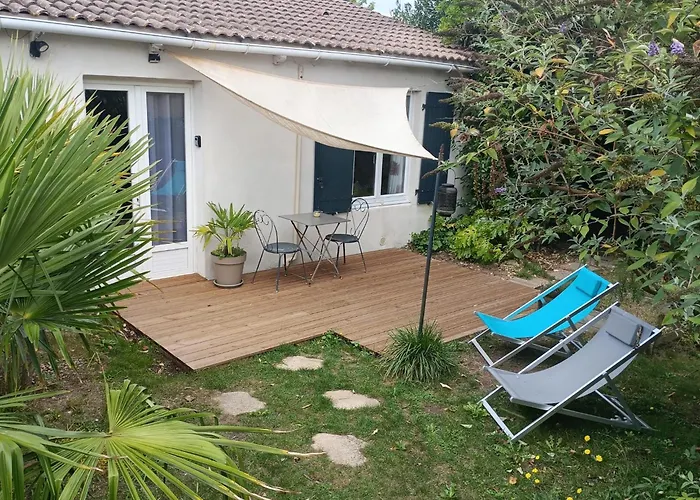 Maison de vacances face plan d'eau classée