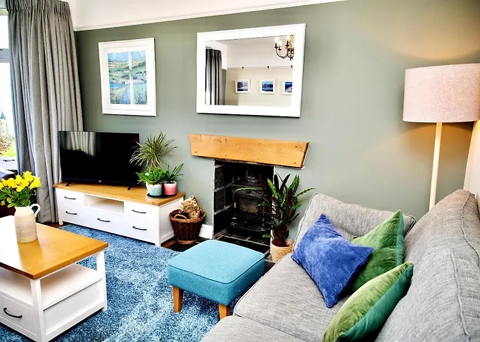Bryn Gwyn, Sleeps 8, Sea Views, Borth Y Gest