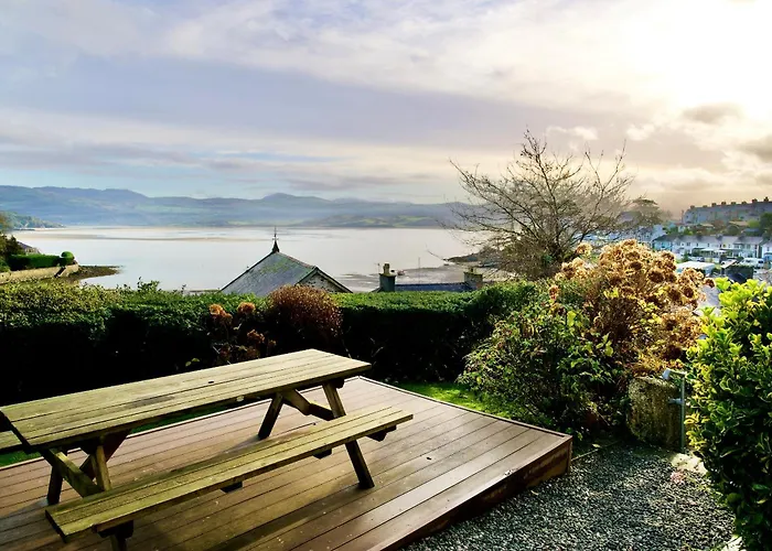 Bryn Gwyn, Sleeps 8, Sea Views, Borth Y Gest