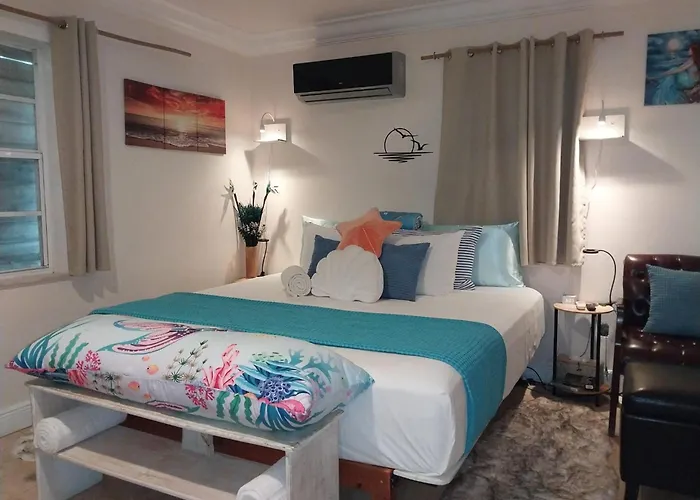 Private Guest House 2 Bedrooms & 2 Baths Near Grace Bay Beach & Long Bay Beach.