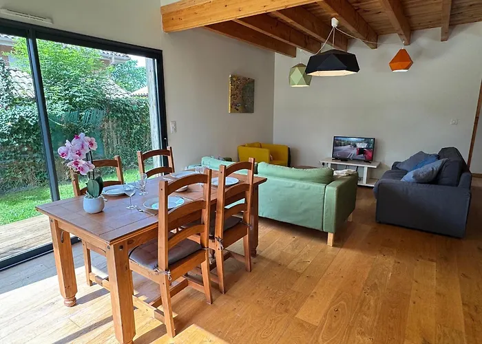 Carolins - Saubion agréable villa en bois dans quartier résidentiel à 400m du bourg de saubion