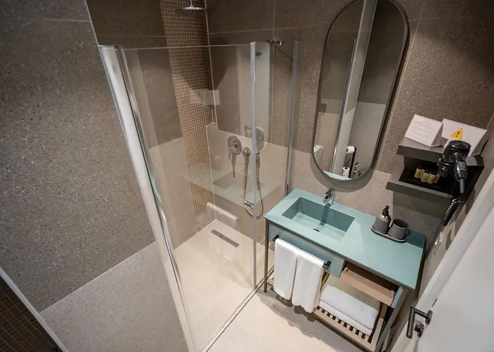 Oli Hotel And Suites